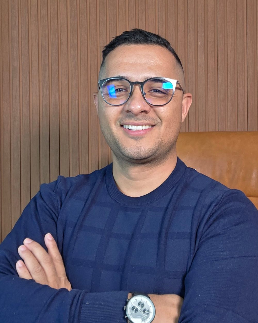 Professor Ronaldo Santos no estúdio